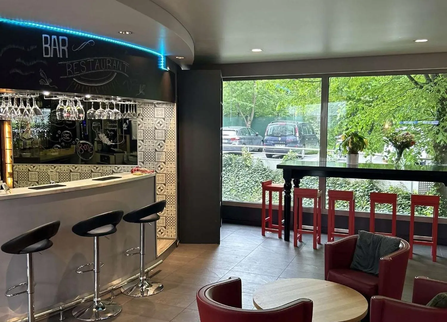 Standing Hotel Suites By Actisource Roissy-en-France 4*,
