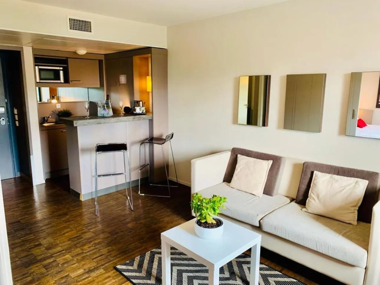 Standing Hotel Suites By Actisource Roissy-en-France Aparthotel