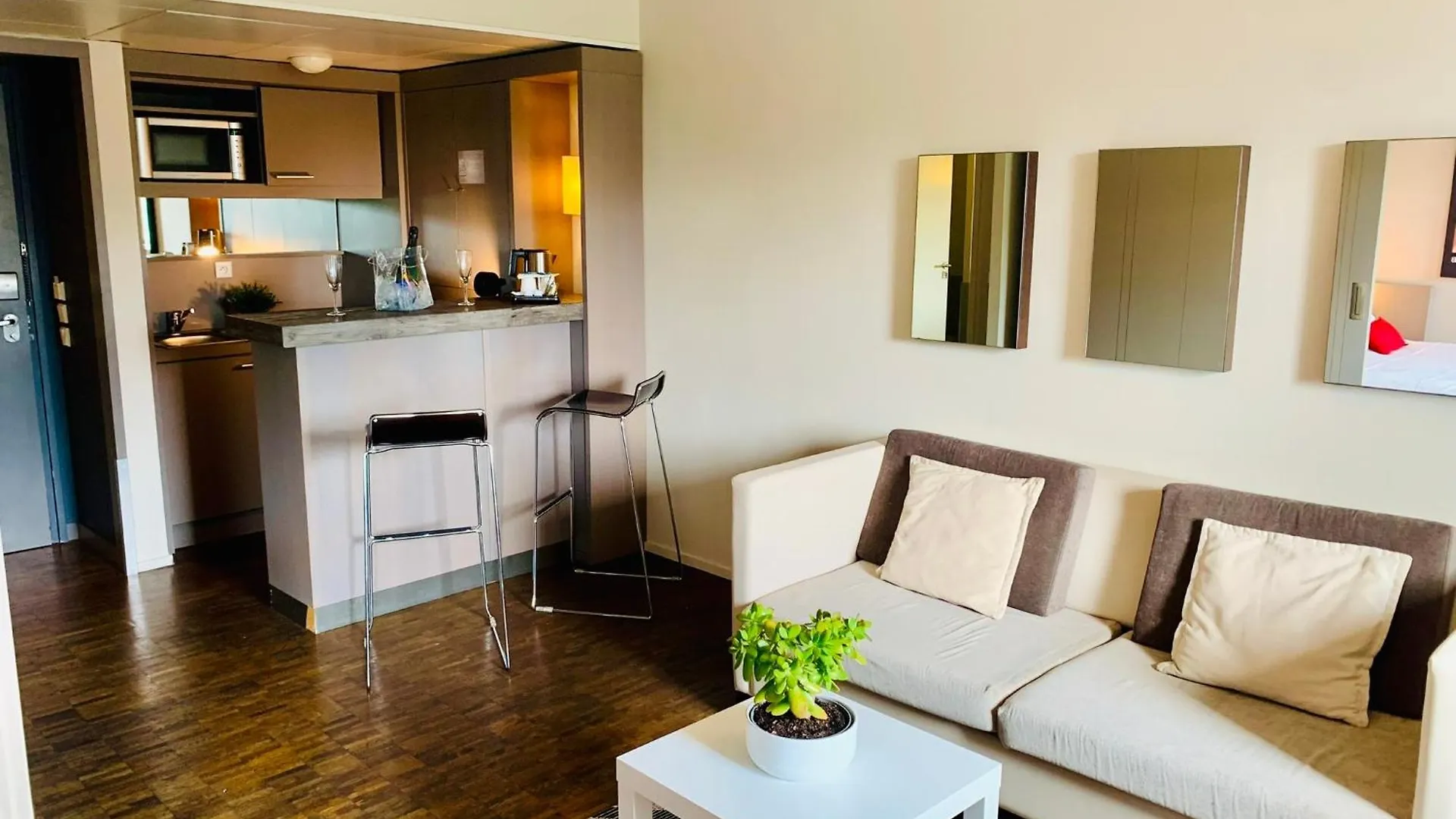 Standing Hotel Suites By Actisource Roissy-en-France