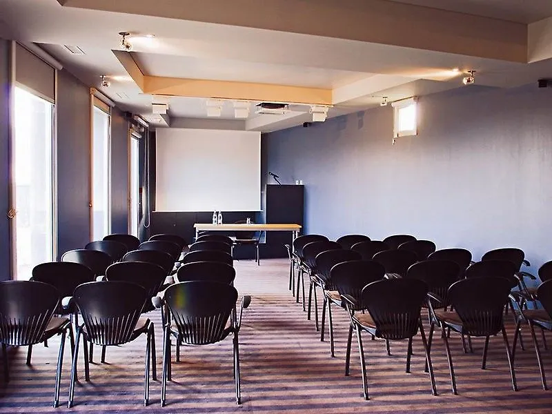 Standing Hotel Suites By Actisource Roissy-en-France
