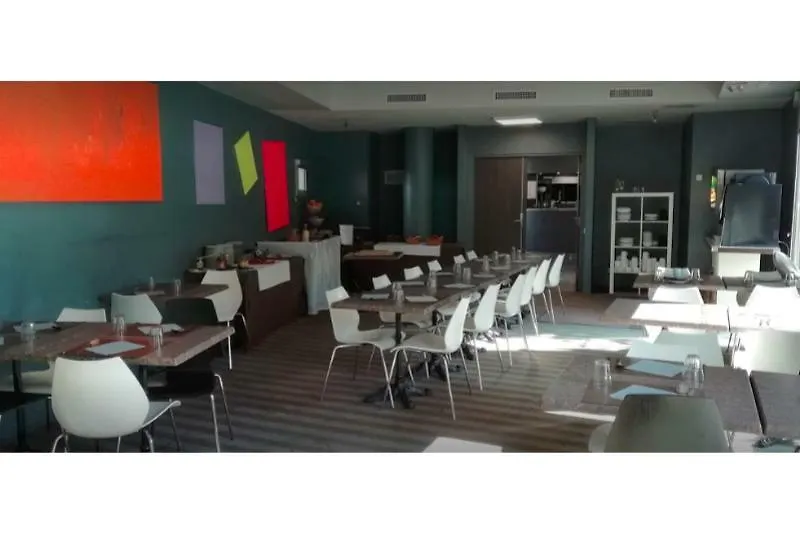 Standing Hotel Suites By Actisource Roissy-en-France