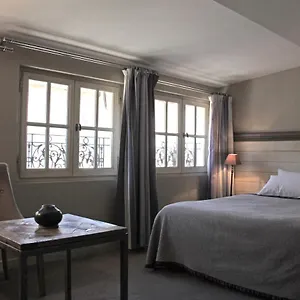 hotel-de-lamphitheatre-arles.fr-provencehotel.com/