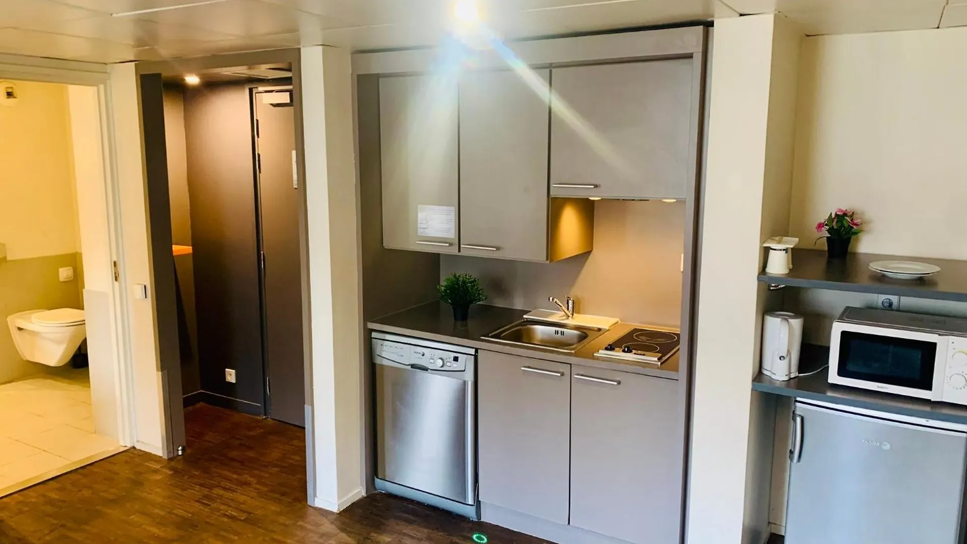 Апарт-отель Standing Hotel Suites By Actisource Руасси-эн-Франс
